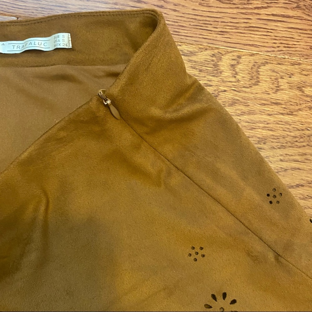 Zara trafaluc brown suede miniskirt with flower cutouts - Picture 4 of 8